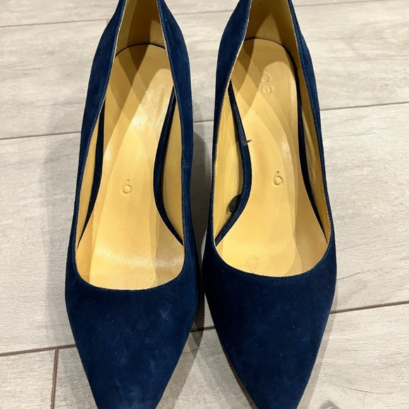 Joe Fresh blue suede pumps - Picture 3 of 4